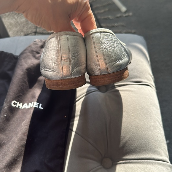 CHANEL CLASSIC BALLERINA FLAT WITH HOLOGRAPHIC TOE. WORN ~ 4X. WITH DUST BAGS - Picture 9 of 15